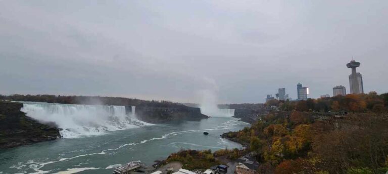 Vehicle explosion at the Canada–U.S. border in Niagara Falls forces Rainbow Bridge to close