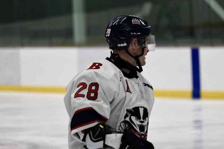 Men’s Hockey stay undefeated at home after two wins
