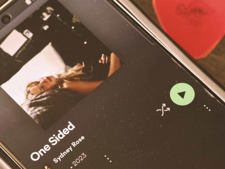 Sydney Rose explores what it means to grow up on her freshman album “One Sided”