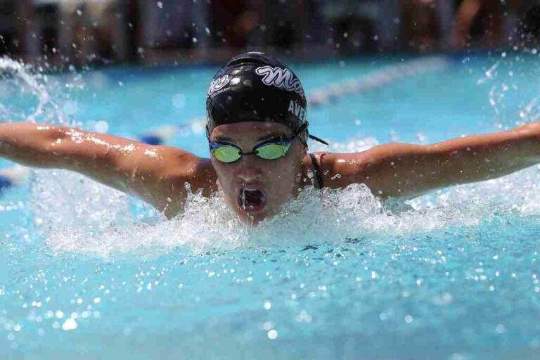 Men’s swimming place first, women third as Badgers host Boles Divisional Championships